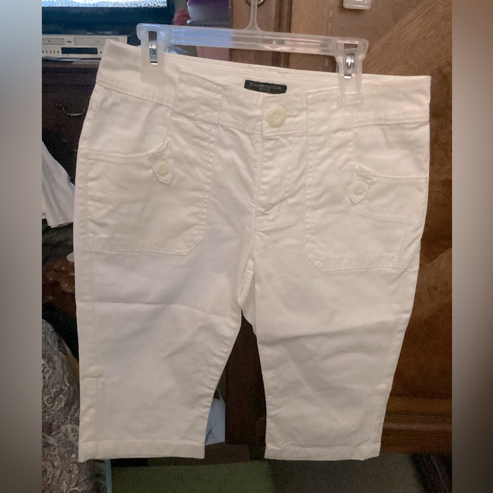 NWOT,Charter Club Capri’s. They can be rolled up into Bermuda Shorts, size 2p